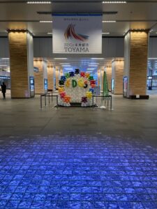 toyama-station-floor-chandelier